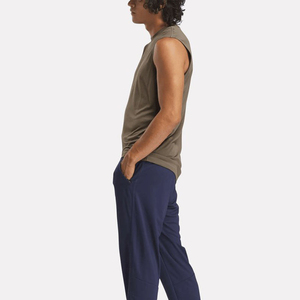 Camiseta sin mangas moderna para hombre, transpirable, de punto, con costuras lisas, para sesiones de entrenamiento - Product Image 2