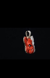 Colgante de Bulldog de Plata de Ley 925 con Diamante CVD Cultivado en Laboratorio, Esmalte Rojo Parcial, Diseño de Perro Francés Estilo Rapper - Product Image 2