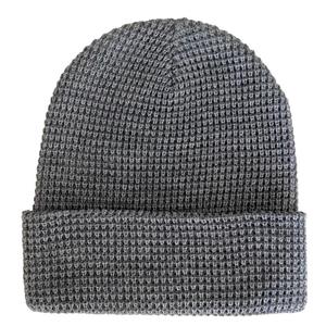 Bonnet d'hiver tricoté personnalisé avec logo, style pêcheur, en acrylique unisexe, doux, thermique, texturé, pour streetwear - Product Image 5