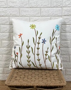 Housse de coussin carrée brodée de fleurs 100% coton, housse de coussin vintage pour la décoration du canapé - Product Image 5