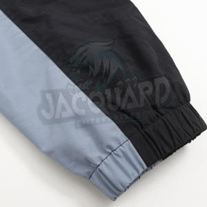 Chaqueta Cortavientos Unisex Premium con Capucha, Transpirable e Impermeable para Senderismo, Correr y Viajar - Product Image 5