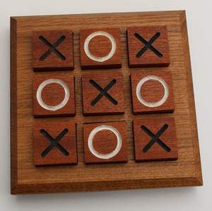 Moderno Juego de Tres en Raya de Madera que Realza Interiores Contemporáneos con un Diseño Minimalista - Product Image 2