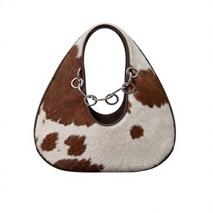 Bolso Tote de Cuero con Estampado de Piel de Vaca, con Asa de Cadena Metálica, Bolso de Hombro Moderno - Product Image 2