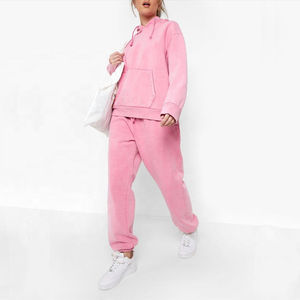 Conjunto deportivo unisex de forro polar para entrenamiento, sudadera con capucha y pantalones de chándal de talla grande para mujer con logo serigrafiado. - Product Image 3