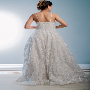 Robe de soirée longue en dentelle drapée ivoire de luxe, coupe trapèze |   Chemise vintage à manches courtes pour femme |   Qualité supérieure, artisanat de précision, style confortable. - Product Image 3