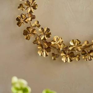 Couronne murale en métal doré trèfle à quatre feuilles, trèfles porte-bonheur, pour décoration de Noël européenne, élégant ornement mural pour la maison et les mariages - Product Image 5