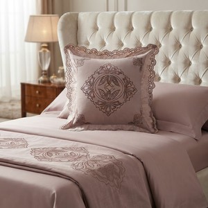 Funda de Cojín Bordada con Diseño Floral Vintage, Borde Festoneado con Volantes, Funda de Almohada Decorativa de Lujo para Dormitorio o Sofá - Product Image 4