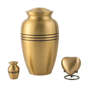 Ensemble d'urnes funéraires gravées à la main pour cendres humaines, comprenant une grande urne adulte, une mini urne souvenir et un souvenir en forme de cœur avec support - Product Image 5