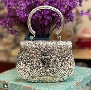 Bolsos de metal grabados con textura artística para accesorios de moda, fiestas, regalos, eventos y compradores mayoristas de todo tipo. - Product Image 5