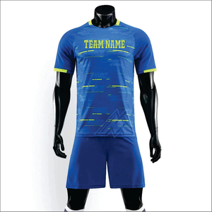 เสื้อฟุตบอลแบบสั่งทำขายส่ง OEM สำหรับทุกเพศ พิมพ์ลายชุดฟุตบอล ระบายอากาศได้ดี ซับเหงื่อ 100% โพลีเอสเตอร์ คอวี สำหรับสโมสร - Product Image 1