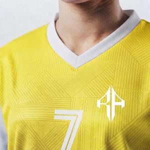 Camiseta de Fútbol Amarilla con Estampado Sublimado para Mujer, 100% Material de Alta Calidad, Corte Regular, Logotipo Blanco, Cierre de Pullover - Product Image 5