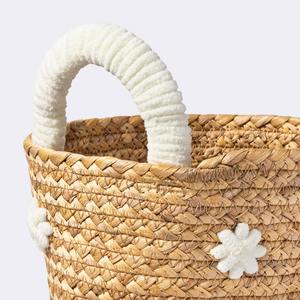 Panier de rangement tressé en jacinthe d'eau avec broderie touffetée, fait main, vente en gros, écologique, fabriqué au Vietnam - Product Image 3
