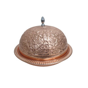 Plat de service de luxe à motif gaufré, finition cuivre, acier inoxydable avec couvercle - Product Image 1