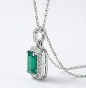 Collar con Colgante de Esmeralda Verde Cultivada en Laboratorio y Diamante Natural Redondo, Oro Sólido de 18K, Diseño de Halo Oculto - Product Image 3