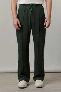 กางเกงจ็อกเกอร์ผู้ชายสีเขียวเข้มแบบจีบ มีเชือกผูกเอว สไตล์ลำลอง เนื้อผ้านุ่มสบาย รับผลิตแบบ OEM/ODM - Product Image 4