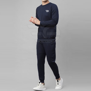 Conjunto deportivo de dos piezas para hombre, ajuste cómodo, ideal para entrenamiento en el gimnasio y uso diario informal. - Product Image 4