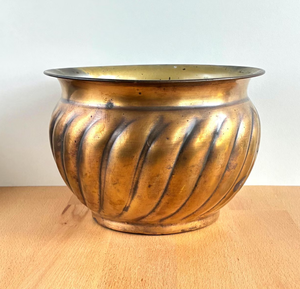 Indian Crafted from high-quality metal Minimalist Brass Metal Planter <strong>Pot</strong> Decorative Flower <strong>Pot</strong> for Indoor Outdoor Plants <strong>Balcon</strong> - Product Image 1