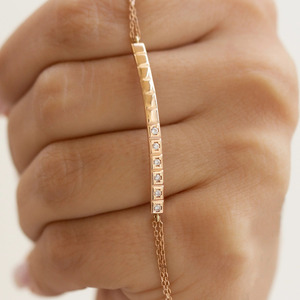Pulsera de Cadena con Barra de Diamantes Geométricos Cultivados en Laboratorio en Oro Rosa de 14K - Product Image 1