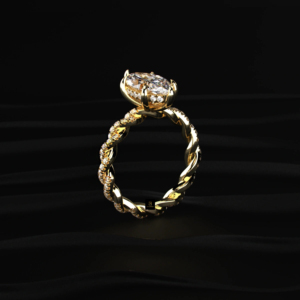 Anillo de compromiso con diamante de corte marquesa cultivado en laboratorio, pavé retorcido, certificado IGI, de color D a F, 2.00 ct central, 0.25 ct laterales, 2.25 ct radiante. - Product Image 5