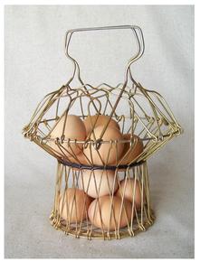 Moderno Porta Huevos Metálico con Diseño Minimalista para una Organización Ordenada de Huevos en las Encimeras de la Cocina - Product Image 4