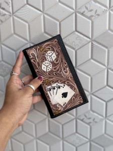Portefeuille long pour homme en cuir véritable de style vintage, gravé à la main, vente chaude, couleur marron tendance, porte-cartes et porte-monnaie unisexe - Product Image 3