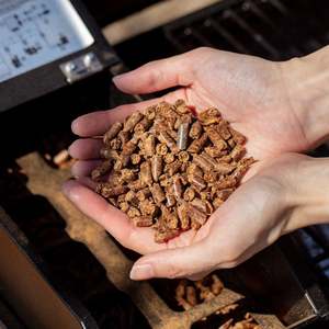 Vente de granulés de bois du fabricant, briquettes de bois de pin 6mm, sacs de 15KG, prix européens, livraison bon marché dans le monde entier, livraison rapide - Product Image 3