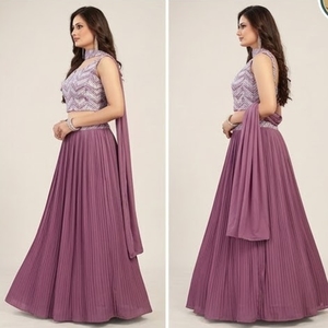 Conjunto de lehenga choli de lavanda con blusa bordada de diseñador y falda de georgette, ropa étnica india para bodas y fiestas para mujeres. - Product Image 4