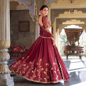 Lehenga Choli Premium de Seda Rangoli con Bordado de Zari, Lentejuelas y Dori, con Dupatta con Trabajo de Calado |   Lehenga de Novia de Diseño para Boda - Product Image 5