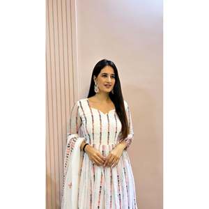 Elegante Vestido Anarkali de Diseñador con Colgante y Dupatta, Vestidos de Noche Elegantes para Fiestas - Product Image 1