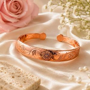 Bracelet manchette en cuivre antique gravé au laser, motif œil d'Horus et Ankh, style égyptien, ajustable, fait main, respectueux de l'environnement - Product Image 4