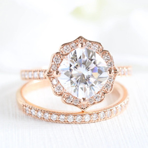 Ensemble de bagues de mariage en or rose avec halo de diamants de laboratoire cultivés - Product Image 1