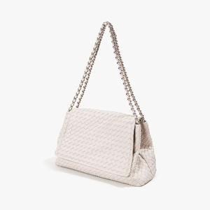 Bolso de Hombro de Cuero Genuino Tejido Vintage Premium para Mujer, Elegante Bolso de Mano Artesanal con Solapa y Correa de Cadena Plateada - Product Image 2