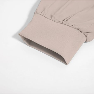 Ensemble de tenue médicale pour homme, noir, haut à col en V avec pantalon à poches, en tissu polyester extensible, détection d'aiguilles - Product Image 2