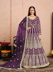 Traje Anarkali Moderno Bordado y Semisellado para Bodas y Diwali - Product Image 2