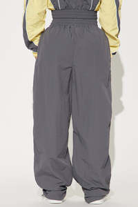 Pantalones deportivos ligeros de tejido OEM para hombre, con paneles grises, estilo casual, proveedor al por mayor de pantalones para hombre - Product Image 3