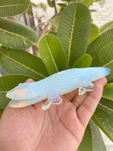 Figura de cocodrilo de opalita tallada a mano |   Escultura de Cocodrilo de Cristal de 6.25 Pulgadas |   Regalo de Decoración para el Hogar con Temática Animal - Product Image 2