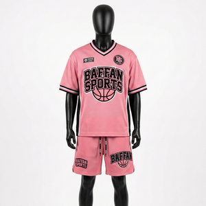 Ensemble short de basket en mesh polyester rose et noir à rayures, manches et panneaux latéraux en jersey, logo personnalisé pour homme. - Product Image 3