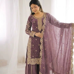 Conjunto Kurti Sharara Bordado con Diseño de Vino y Dupatta – Traje Étnico de Diseñador con Bordado Zari Pesado para Bodas y Fiestas para Mujer - Product Image 1