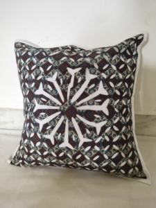 Housse de coussin de luxe faite main avec appliques, 100 % coton, écologique, lavable, style indien ajouré, ethnique, pour la maison – Meilleures ventes - Product Image 1