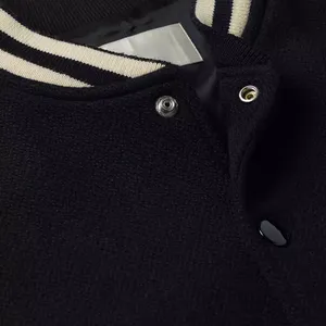 Blouson Bomber Unisexe Personnalisé Style Universitaire de Baseball Brodé sur le Devant Respirant Chaud Confortable Longueur Standard pour l'Automne – Vente en Gros - Product Image 3