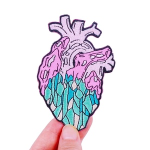 Patchs brodés à épingles sans nickel 3D en tissu Denim de qualité supérieure pour l'aventure en plein air Camping bricolage Badges à coudre strass - Product Image 1