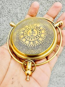 เข็มทิศทองคำ – อุปกรณ์ประกอบฉากจาก His Dark Materials |   เครื่องอ่านสัญลักษณ์ ผู้บอกความจริง |   ของขวัญแฟนตาซีสุดพิเศษ - Product Image 2