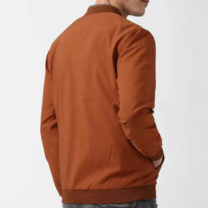 Veste bomber d'hiver pour homme personnalisable, décontractée, sportive, imperméable, réversible, à capuche, respirante et à séchage rapide. - Product Image 2
