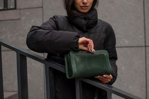 Sac à bandoulière vert en cuir Petit pour femme Cadeau personnalisé fait main pour sa LCS-0042 - Product Image 5