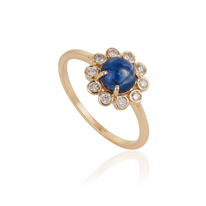 Hermoso Anillo de Oro Amarillo Puro de 14K con Zafiro Azul de Corte Cabujón Inspirado en Flores y Racimo de Diamantes, Proveedor de Joyería - Product Image 3