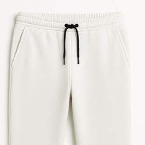 กางเกงวอร์มผ้าฝ้ายผสมไนลอนสั่งตัดไซส์ได้ แห้งเร็ว ไม่ยับ ไม่เป็นขุย ดีไซน์ทรงคาร์โก้ขาบาน รับผลิตแบบ OEM ODM - Product Image 3