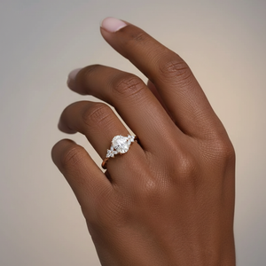 แหวนเพชรทรงรี DEF Color VS VVS Clarity ประดับเพชรแล็บ ตัวเรือนทองคำแท้ 18K ดีไซน์ลายดอกไม้ แหวนสไตล์วินเทจ แหวนหมั้น แหวนสวยงาม - Product Image 6