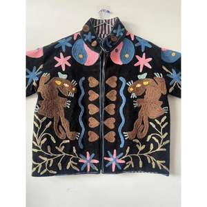 Chaqueta Corta de Terciopelo con Bordado Suzani, Blazer Artesanal Uzbeko, Ropa Bohemia, Chaqueta Tribal, Regalo para Ella - Product Image 3