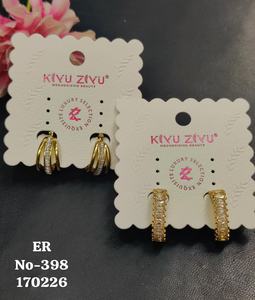 Pendientes de Moda con Diamantes Americanos en Acero Inoxidable Chapado en Oro para Mujer |   Ropa de Fiesta de Diseñador de Lujo - Product Image 1