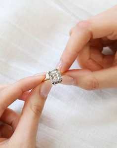 แหวนเพชรทรงเอเมอรัลด์ 1.01 กะรัต สร้างในห้องปฏิบัติการสุดหรู สำหรับผู้หญิง ทองคำแท้ 14K ของขวัญงานแต่งงานสำหรับแฟนสาว - Product Image 3